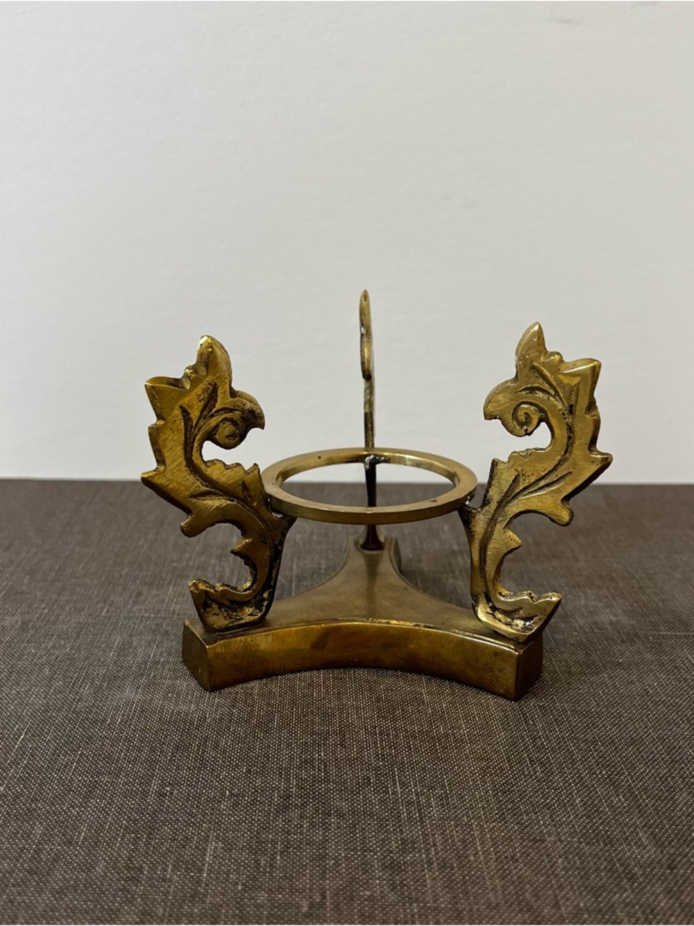 Vintage Brass Orb/Stone Stand- leaf detail